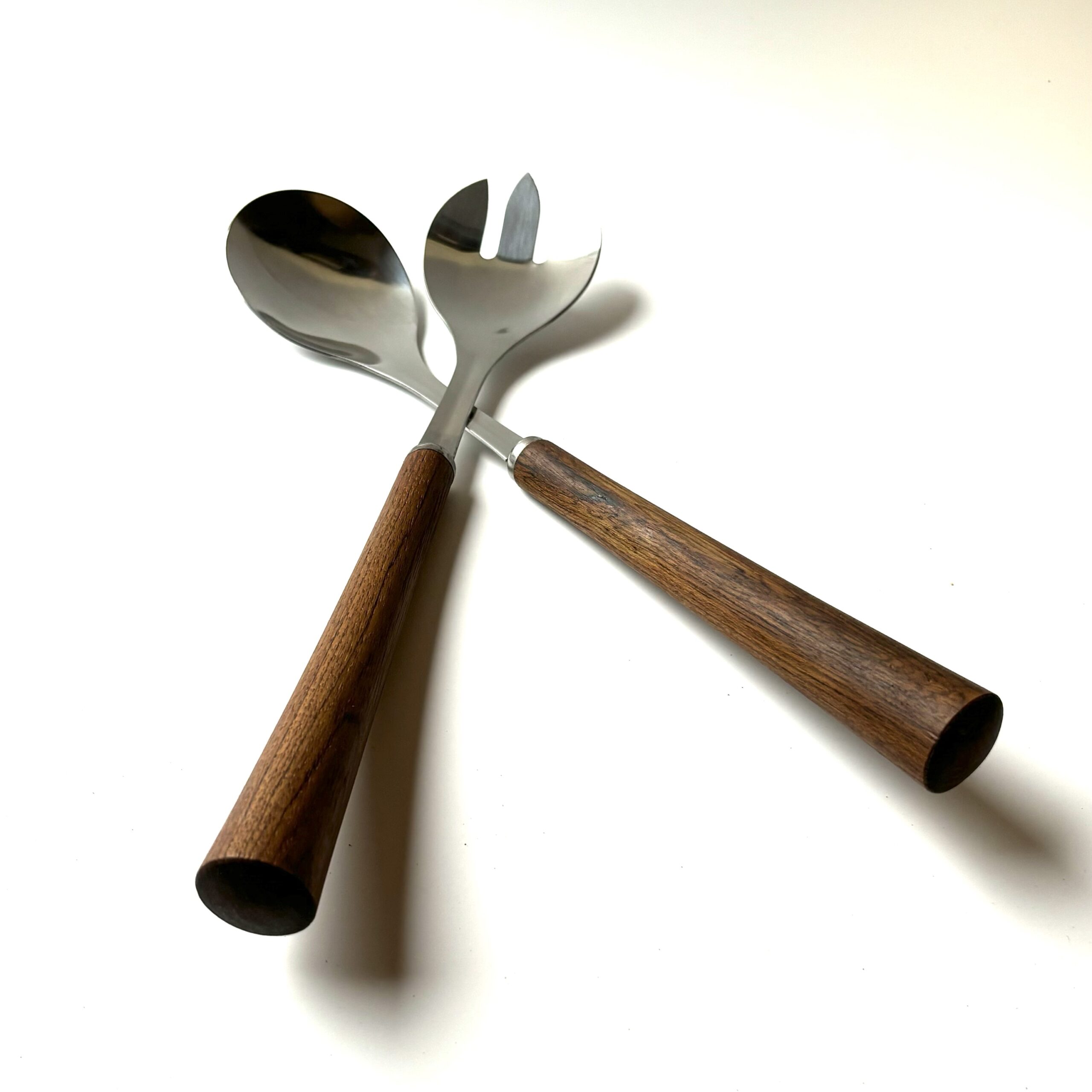 Salatbestik i stål og træ – hvor funktion møder håndværk - Billede 2